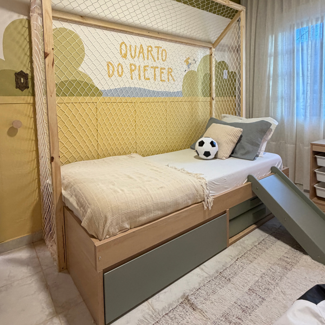 Quarto infantil completo com móveis premium Quater: camas, colchão e soluções funcionais com design sofisticado, segurança certificada e inspiração por @jhennykeller.