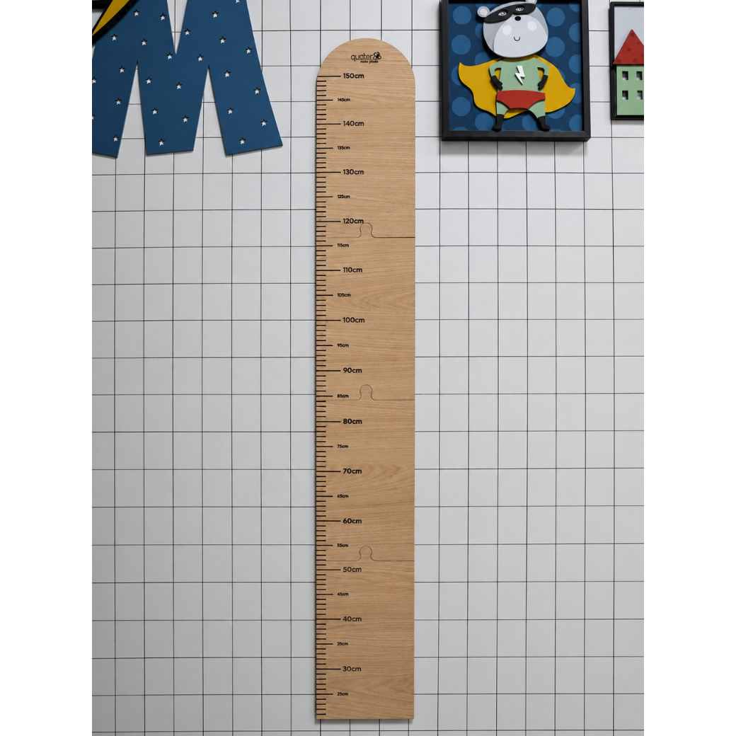 Régua de crescimento, cor carvalho malva, ideal para quarto infantil.